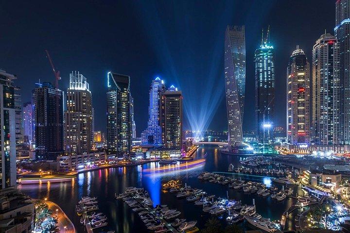 “Dubai Marina: Roshniyon Se Saji Ek Magical Night”
